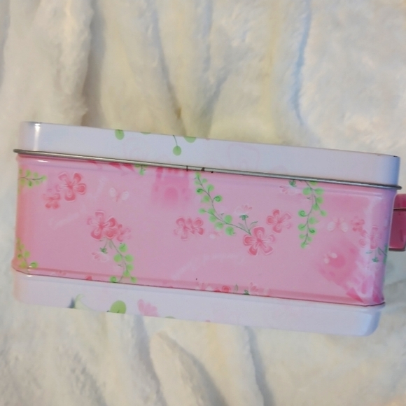 ๐ธ Disney Princess Pink Embossed Tin Lunchbox Collectable, Tiana Belle Rapunzel - Picture 10 of 13